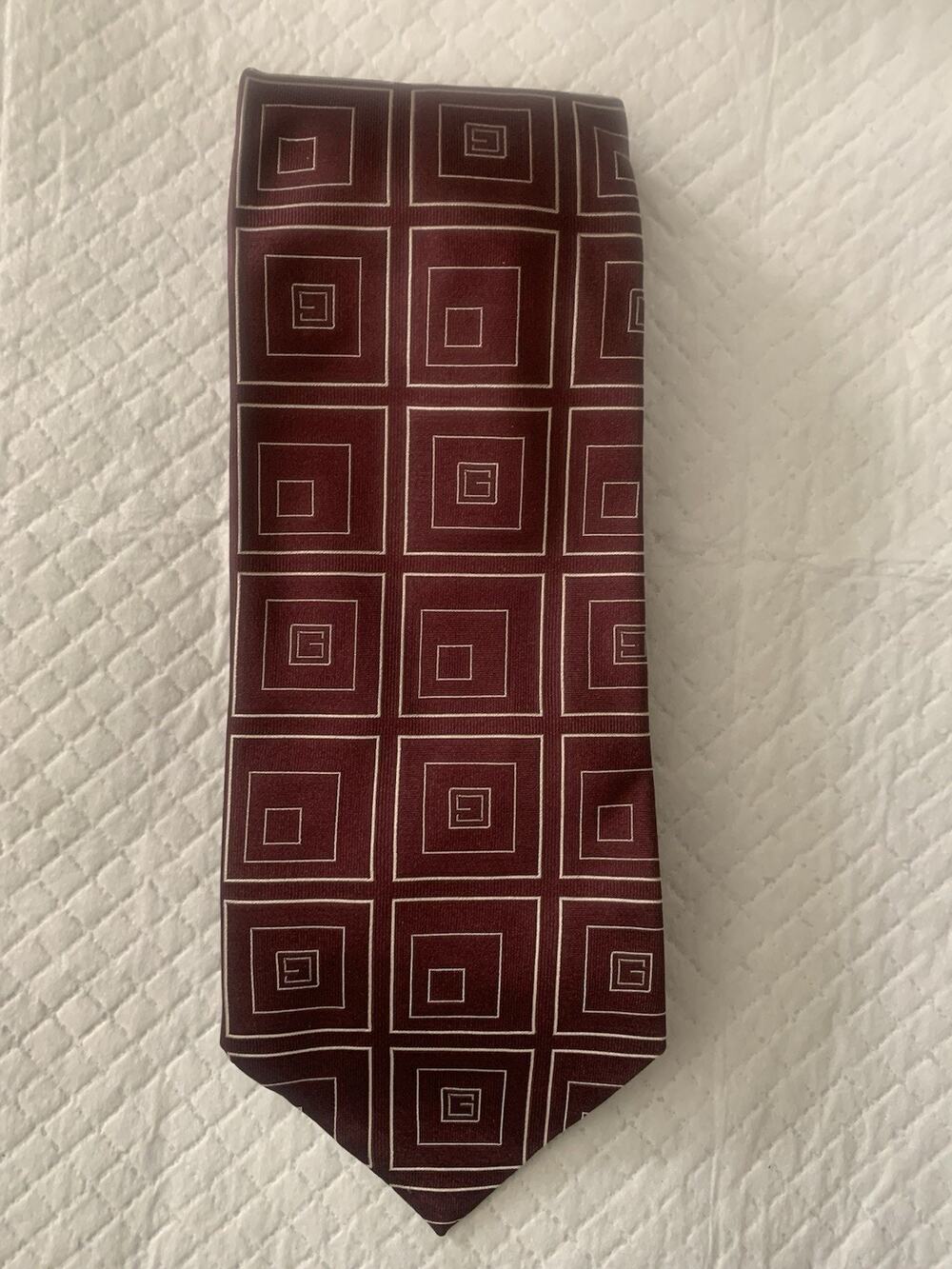 Rare Gucci Mens Tie ( Burgundy Geometric Pattern with hidden "G" )